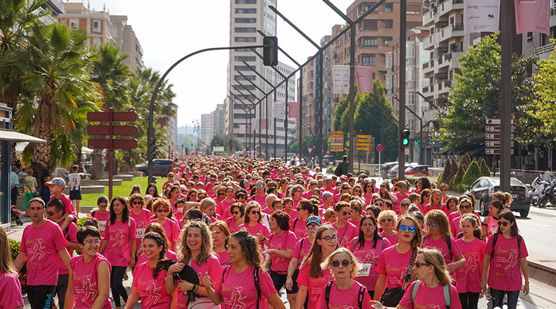 La marea rosa regresó a las calles logroñesas para apoyar la lucha contra el cáncer